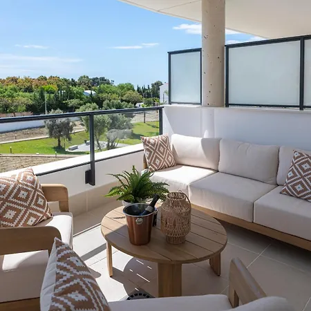 Lejlighed Modern In With Pool & Parking *