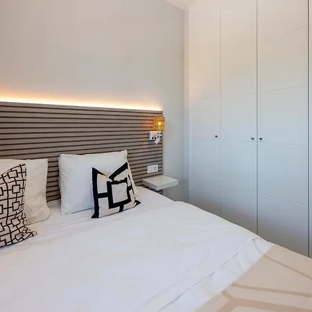 Modern In With Pool & Parking Apartment Estepona