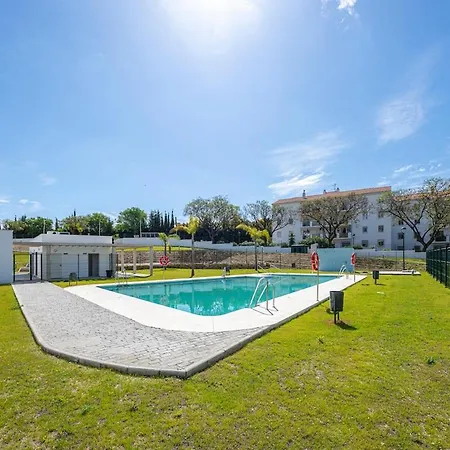 Modern In With Pool & Parking