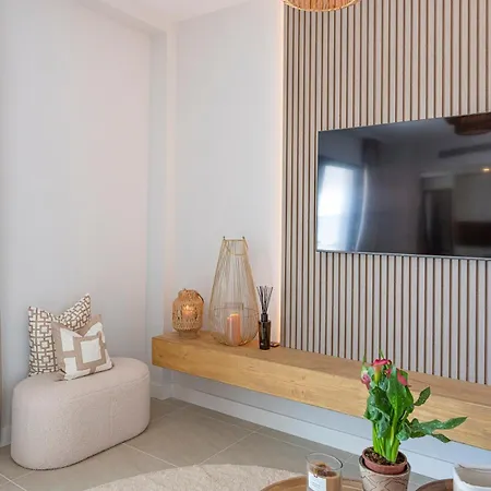Lejlighed Modern In With Pool & Parking *