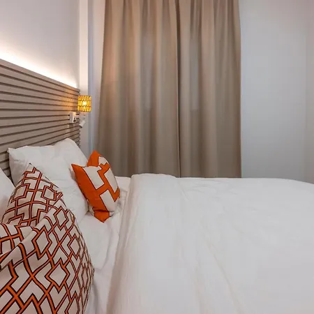 Modern In With Pool & Parking Lejlighed Estepona