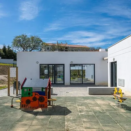 Lejlighed Modern In With Pool & Parking