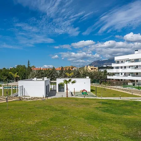 Lejlighed Modern In With Pool & Parking *