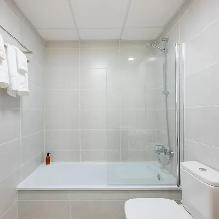 Modern In With Pool & Parking Apartment Estepona