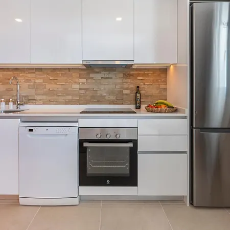 Apartment Modern In With Pool & Parking